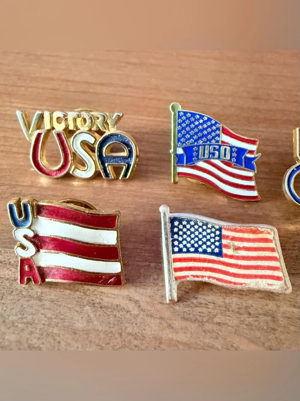 Vintage bundle of 8 🇺🇸 USA themed pins